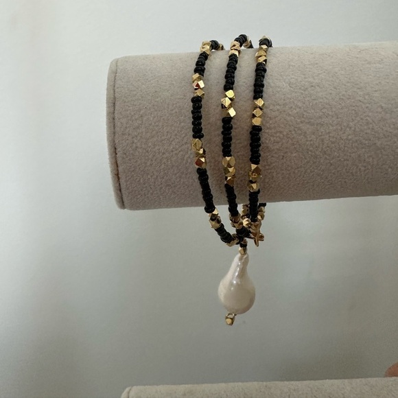 Bangle Bracelet - Wired Bracelet Covered With Black As Well As Gold Tone Beads. - Picture 1 of 6